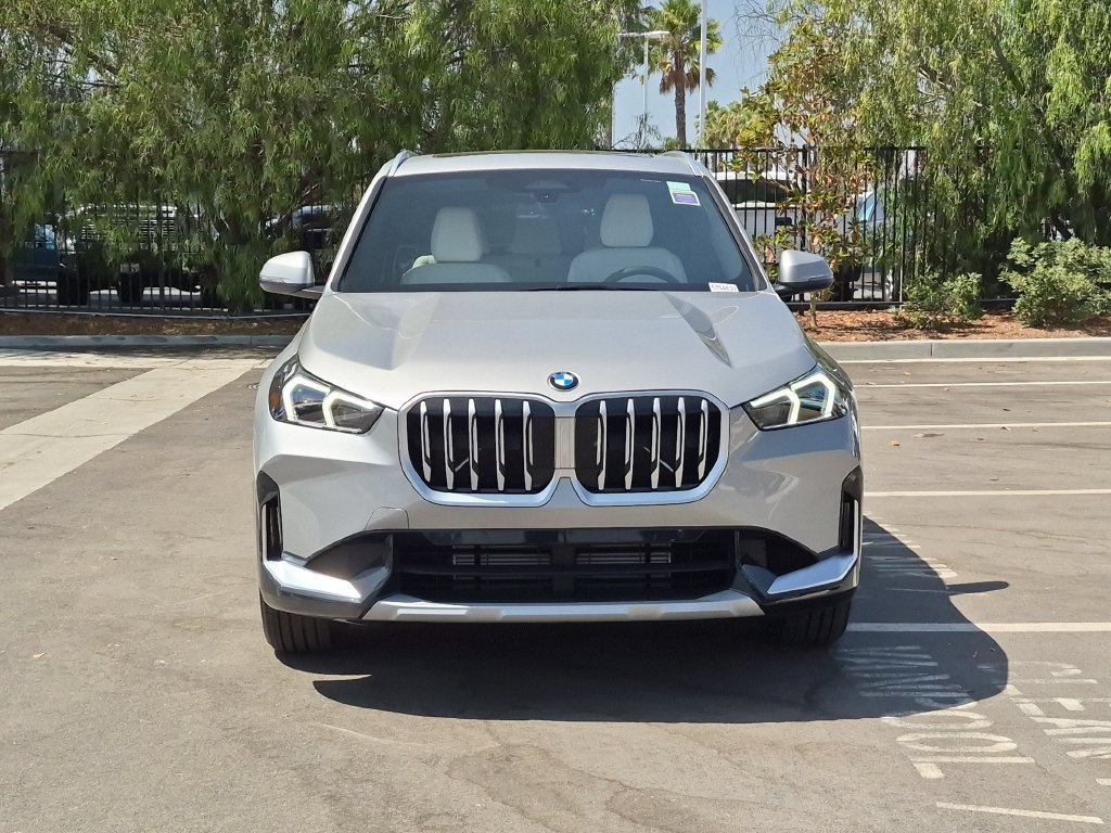 Used 2026 Silver BMW xDrive28i image 4