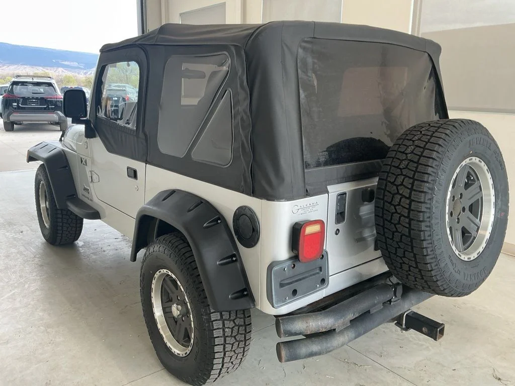 Used 2005 Bright Silver Metallic Clearcoat Jeep X image 5