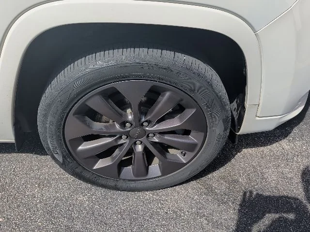Used 2019 Pearl White Jeep Limited image 6