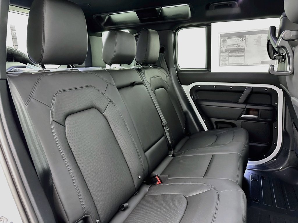 New 2026 Fuji White Land Rover X-Dynamic SE image 28