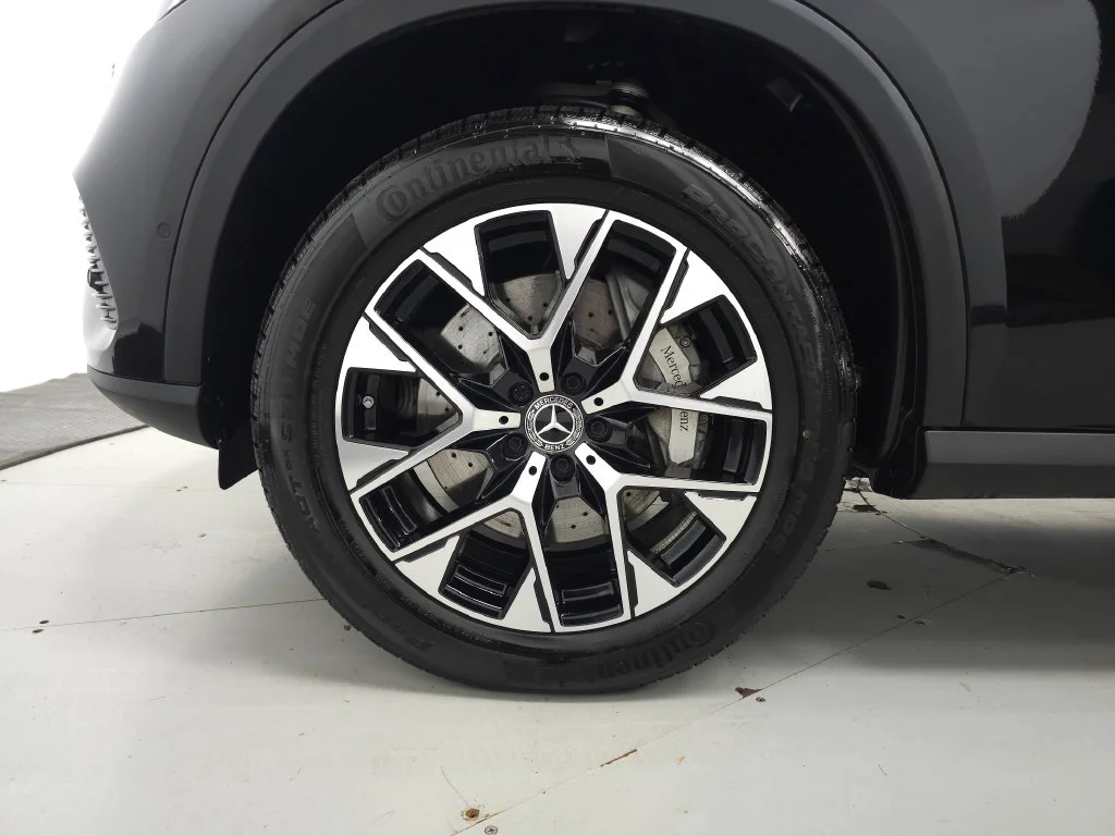 Used 2025 Black Mercedes-Benz GLC 350e image 32