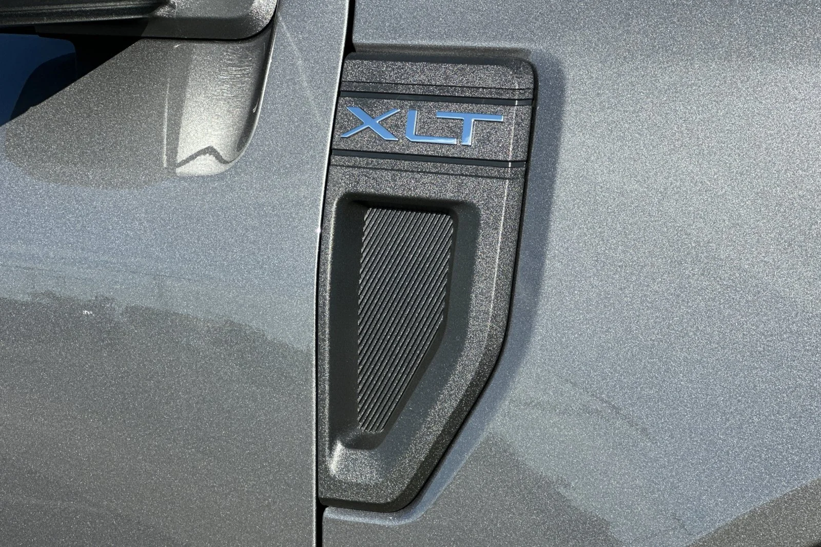 New 2026 Carbonized Gray Metallic Ford XLT image 24