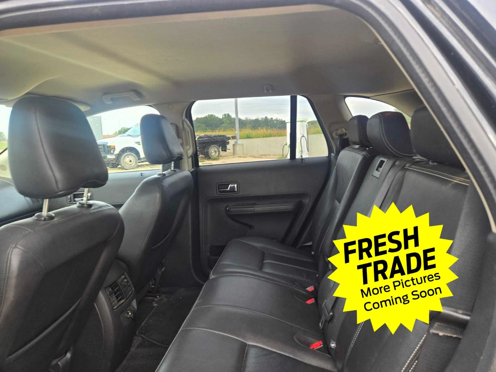 Used 2010  Ford Limited image 8