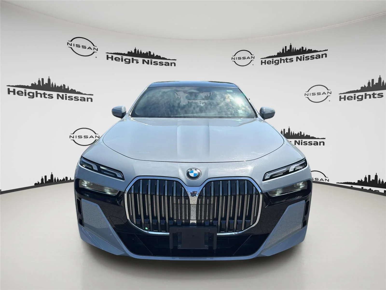 Used 2025 GRAY BMW 740i xDrive image 11