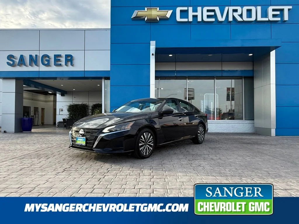 Used 2025 Black Nissan 2.5 SV image 1