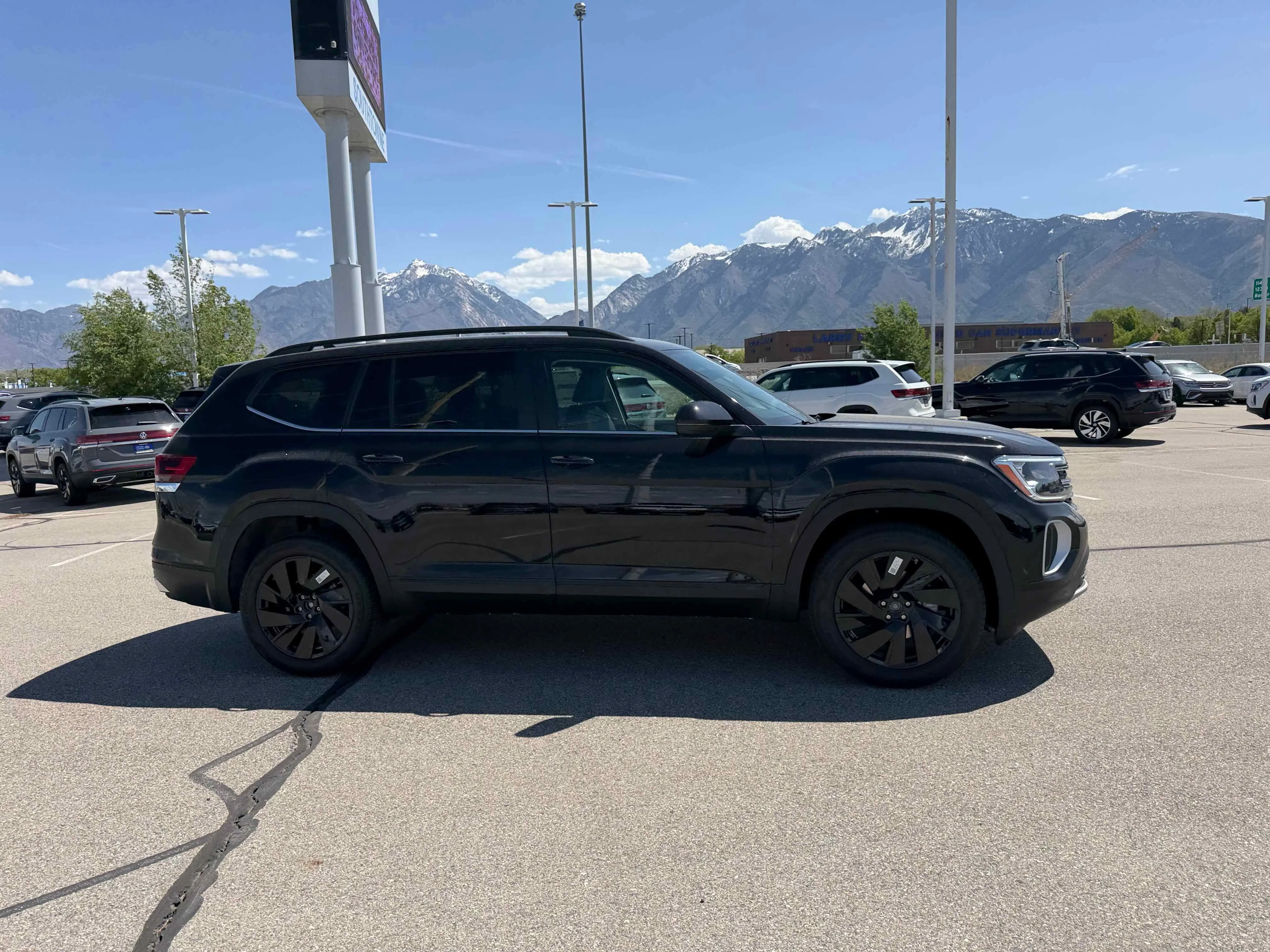New 2026 Deep Black Volkswagen 2.0T SE w/Technology image 8