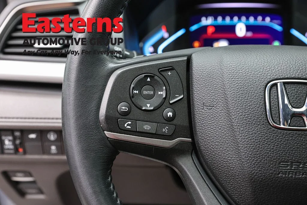 Used 2023 Silver Honda EX-L image 14