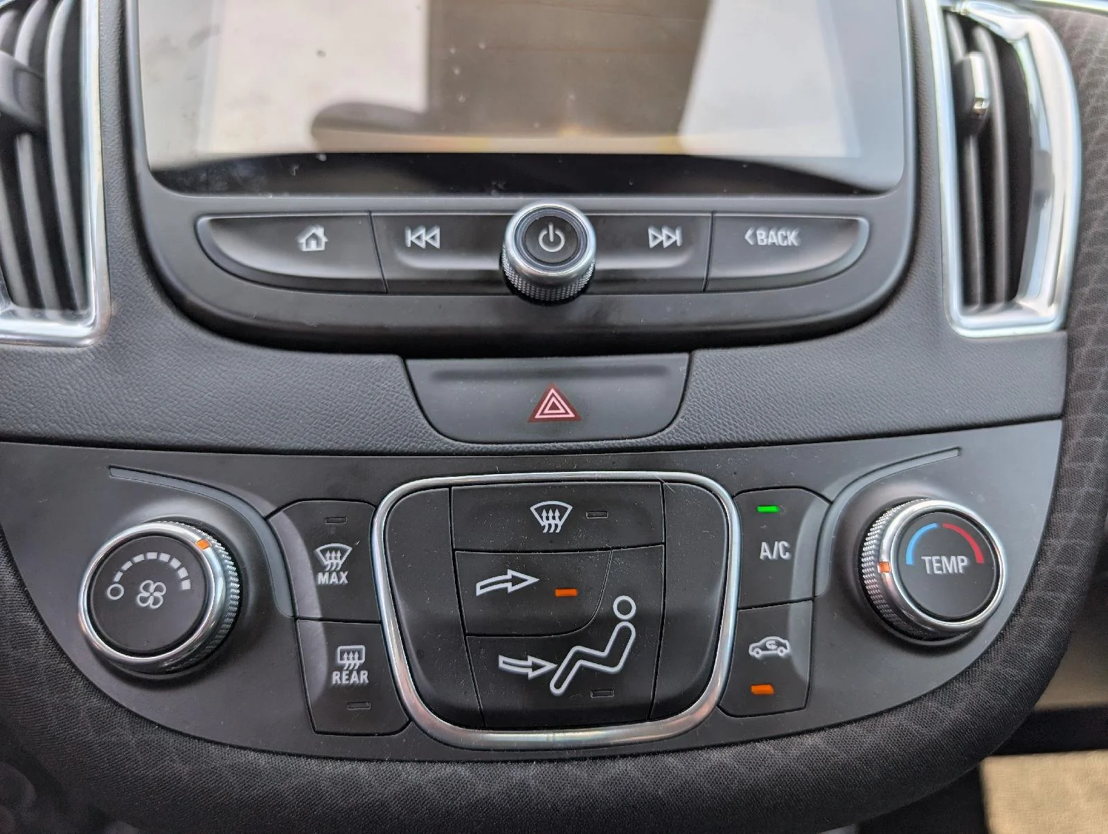 Used 2018 SANDY RIDGE METALLIC Chevrolet LT image 19