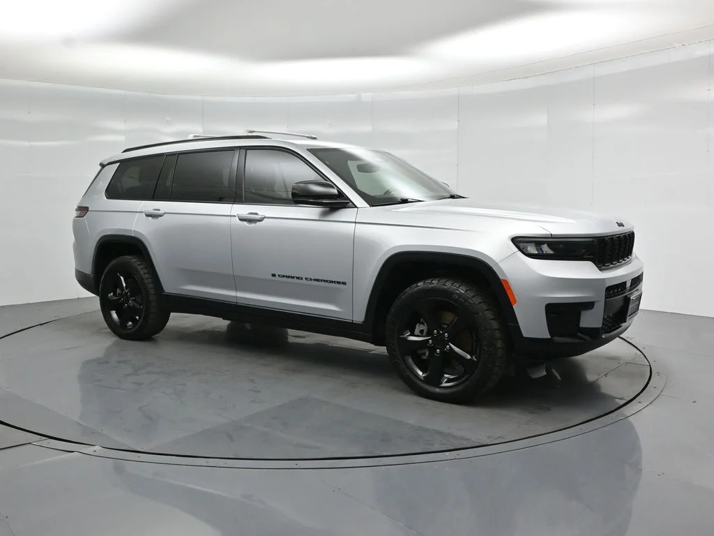 Certified Used 2021 Silver Jeep Altitude image 21