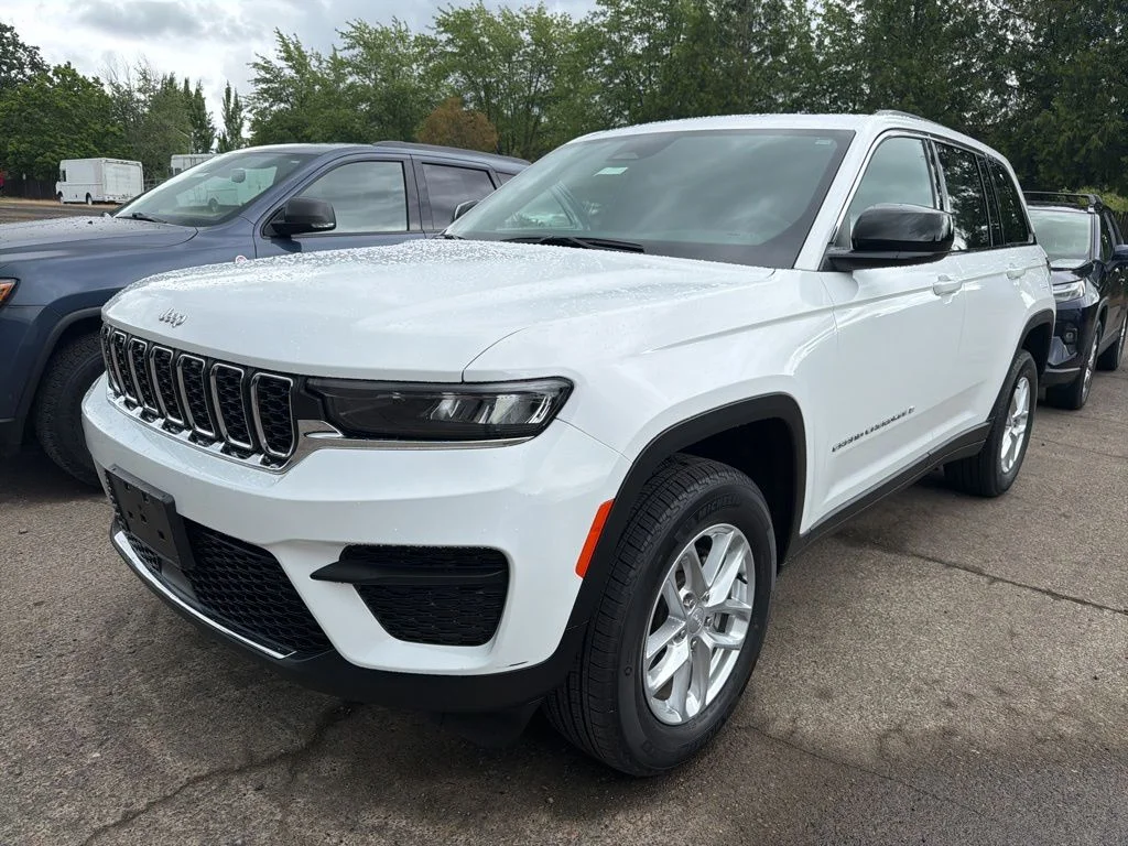 2025 Jeep Grand Cherokee Laredo X 4x4's photo