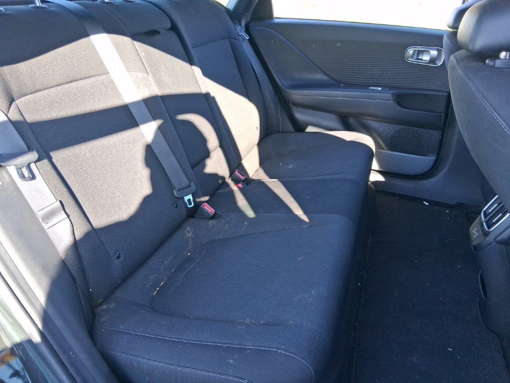 Used 2023 Green Hyundai SE image 18