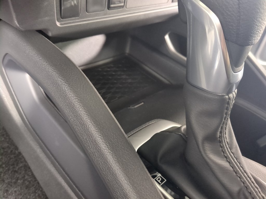 New 2026 Glacier White Nissan King Cab® S image 18