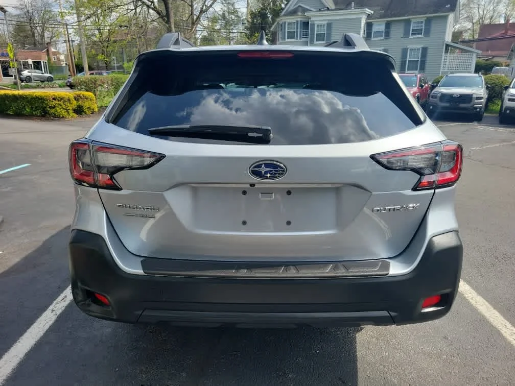 Used 2023 Ice Silver Metallic Subaru Premium image 4
