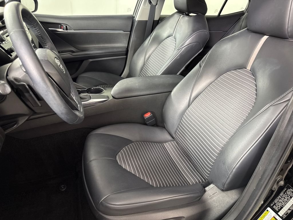 2020 Toyota Camry SE - Photo 11