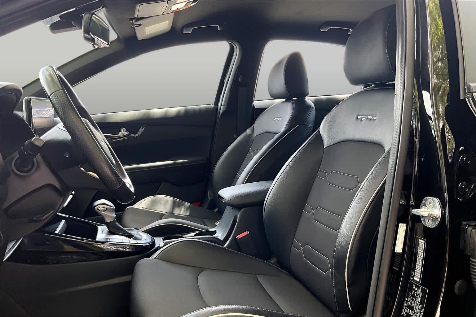 Used 2023 Aurora Black Kia GT-Line image 8