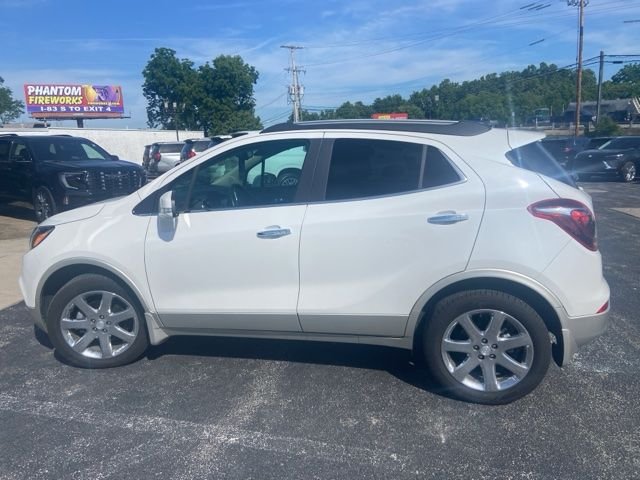 Used 2019 White Buick Essence image 3