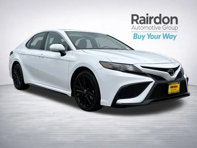 2024 Toyota Camry SE's photo