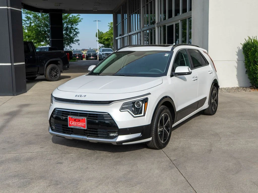 New 2026 Snow White Pearl Kia SX image 3