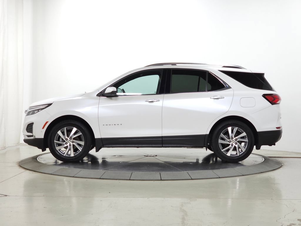 Used 2022 IRIDESCENT PEARL TRICOAT Chevrolet Premier image 4