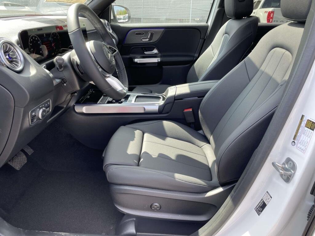 New 2026 Polar White Mercedes-Benz GLB 250 image 13