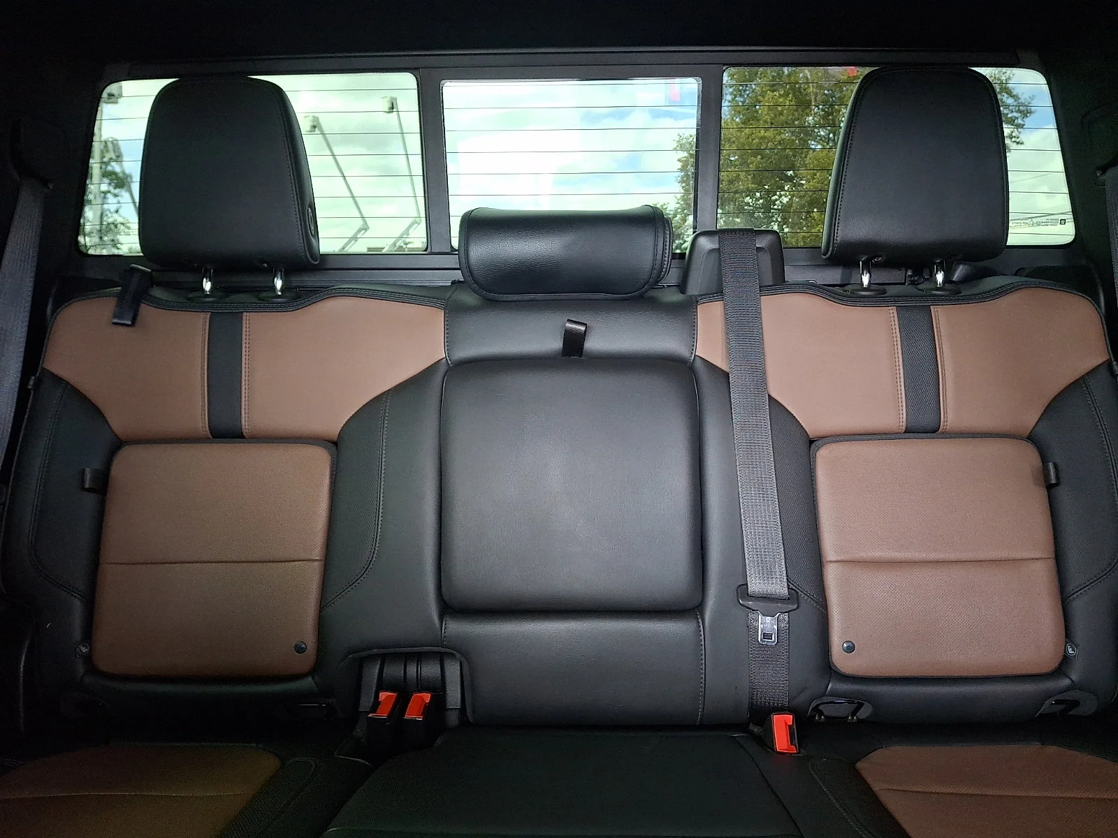 Used 2022 Mosaic Black Metallic Chevrolet High Country image 19
