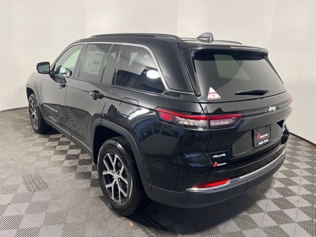 2025 Jeep Grand Cherokee Limited photo 2