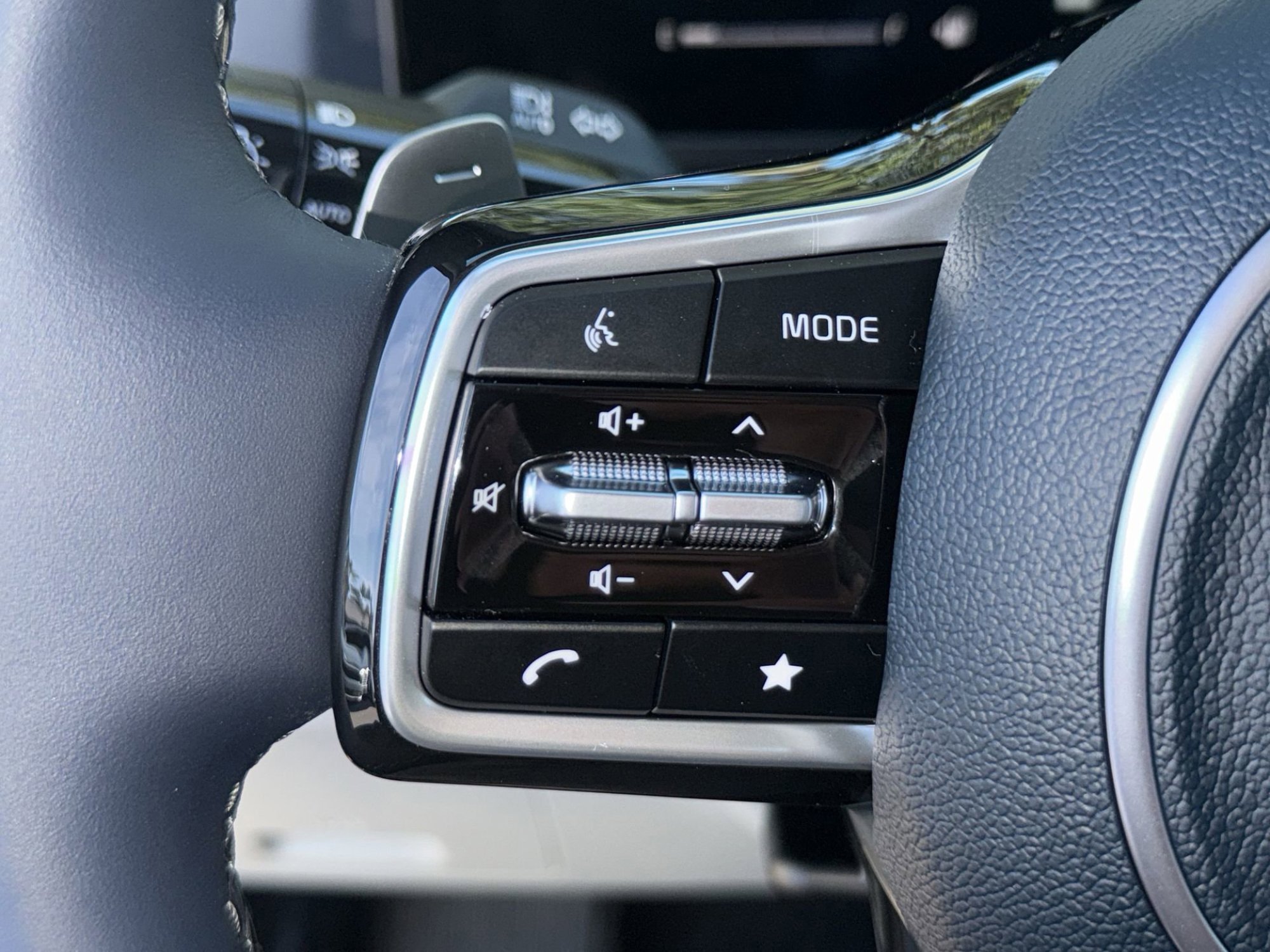 New 2026 Ivory Silver Kia EX image 27