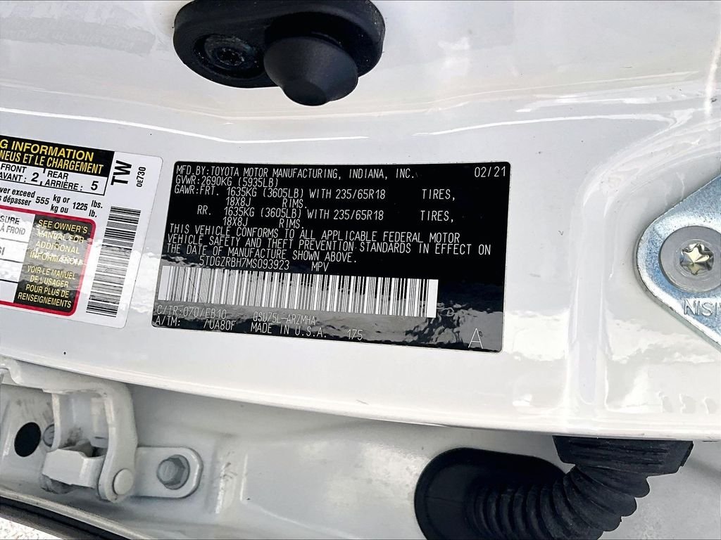 Used 2021 White Toyota XLE image 37