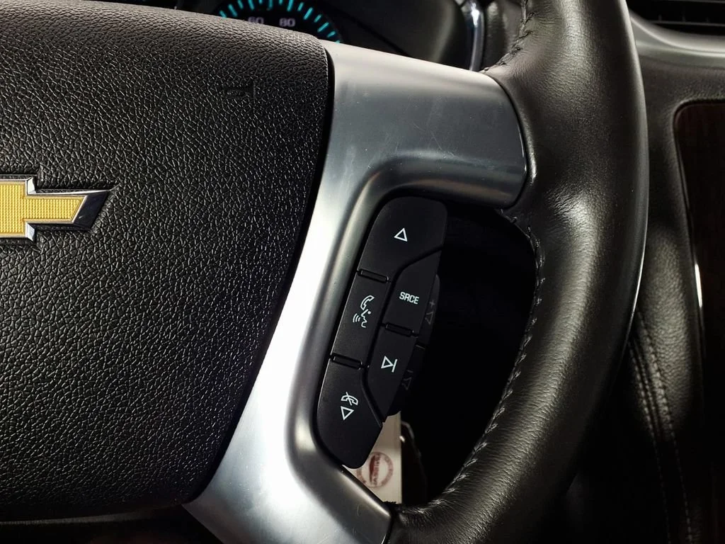 Used 2016 IRIDESCENT PEARL TRICOAT Chevrolet LTZ image 21