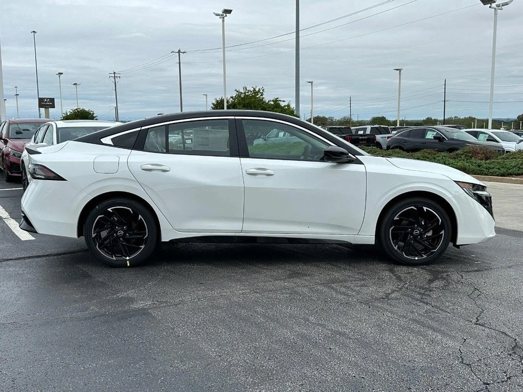 New 2027 Aspen White TriCoat / Super Black Two-tone Nissan SR image 2