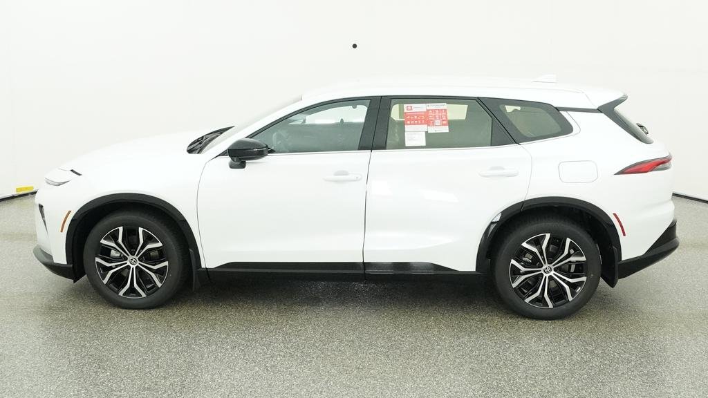 New 2026 Oxygen White Toyota XLE image 33