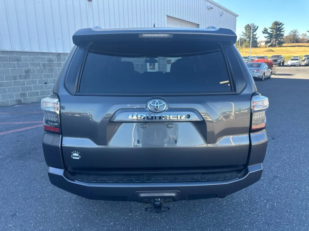 Used 2018 Magnetic Gray Metallic Toyota SR5 Premium image 4