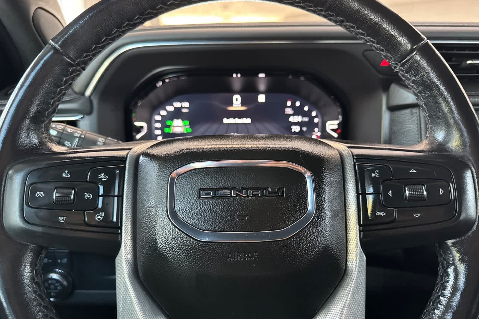 Used 2022 White Frost Tricoat GMC Denali image 28