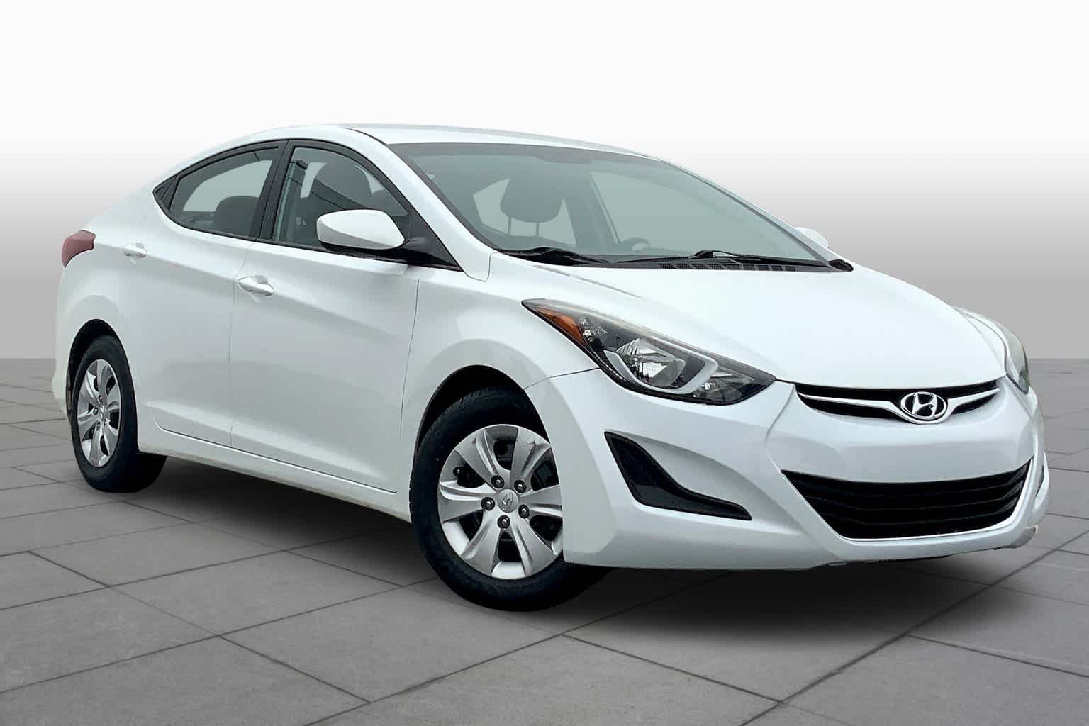 Used 2016 Quartz White Pearl Hyundai SE image 2
