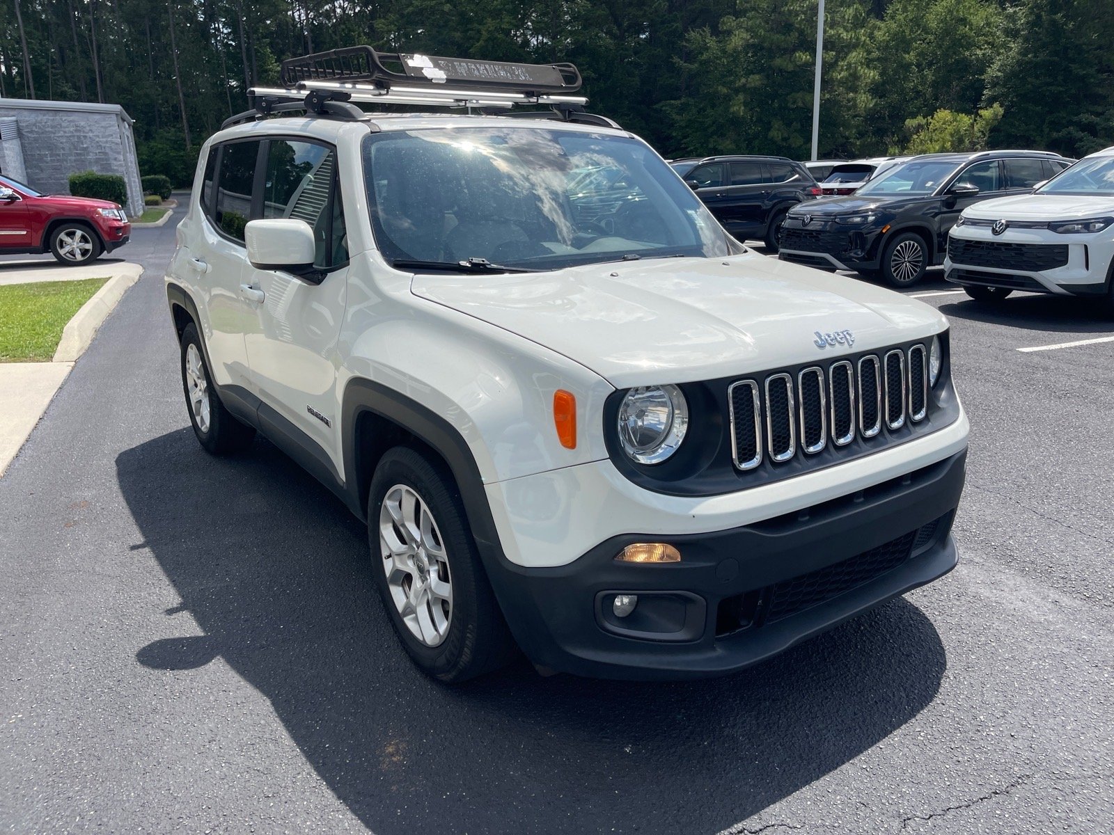 Used 2018 Alpine White Jeep Latitude image 3
