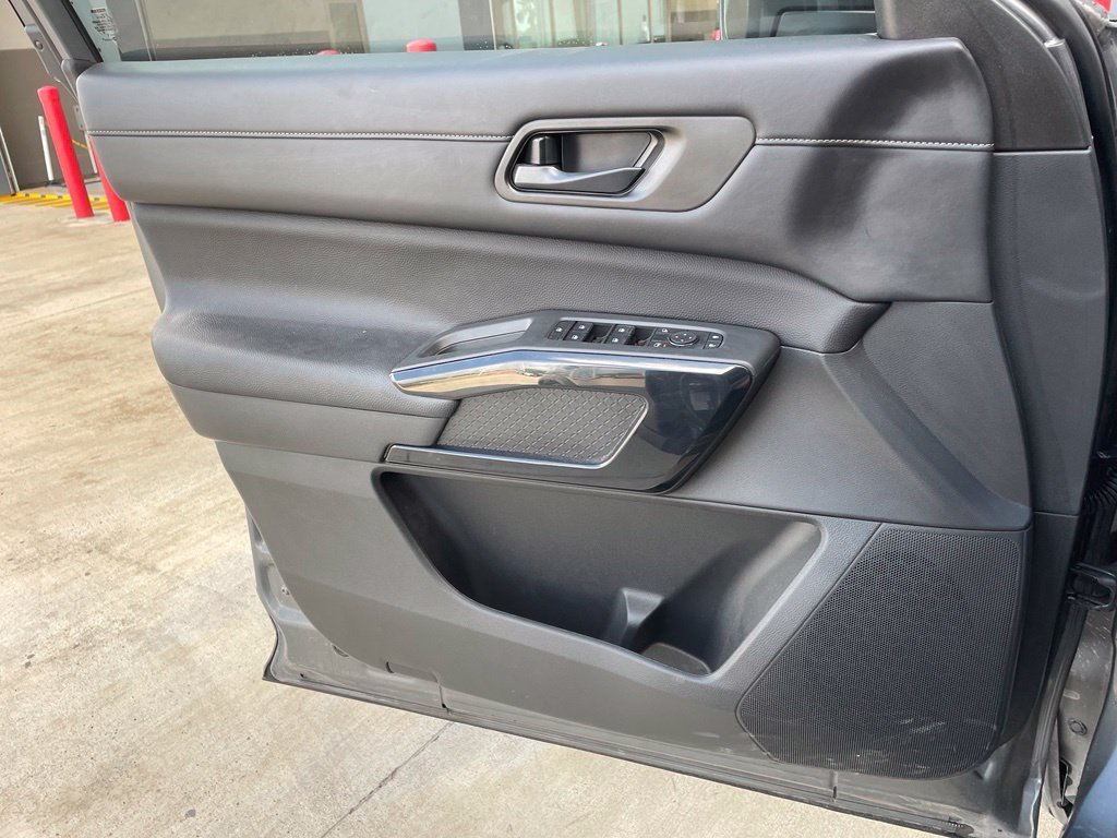 Used 2025 Gray Nissan SV image 9
