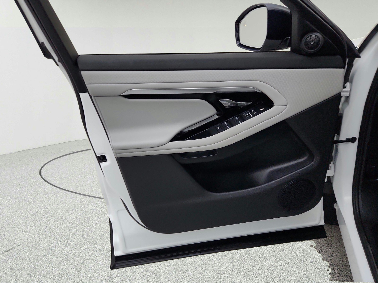 Used 2021 Fuji White Land Rover S image 26