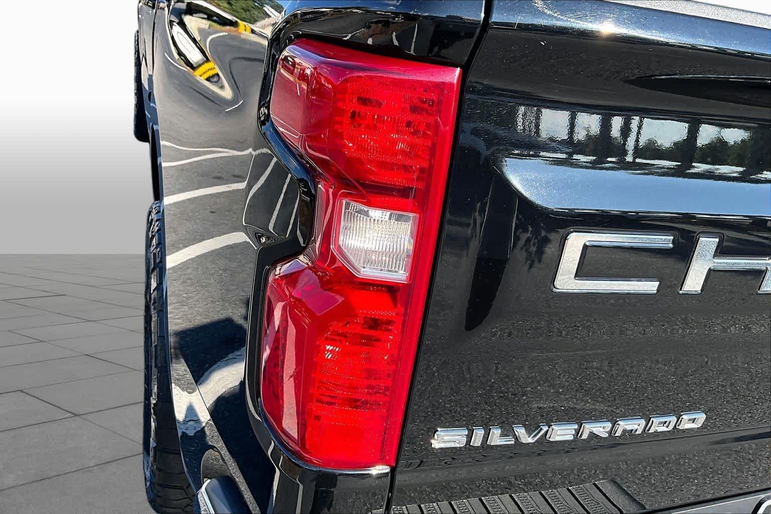 Used 2021 Black Chevrolet LT image 28
