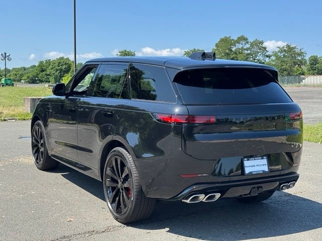 New 2026 Santorini Black Land Rover Dynamic SE image 3
