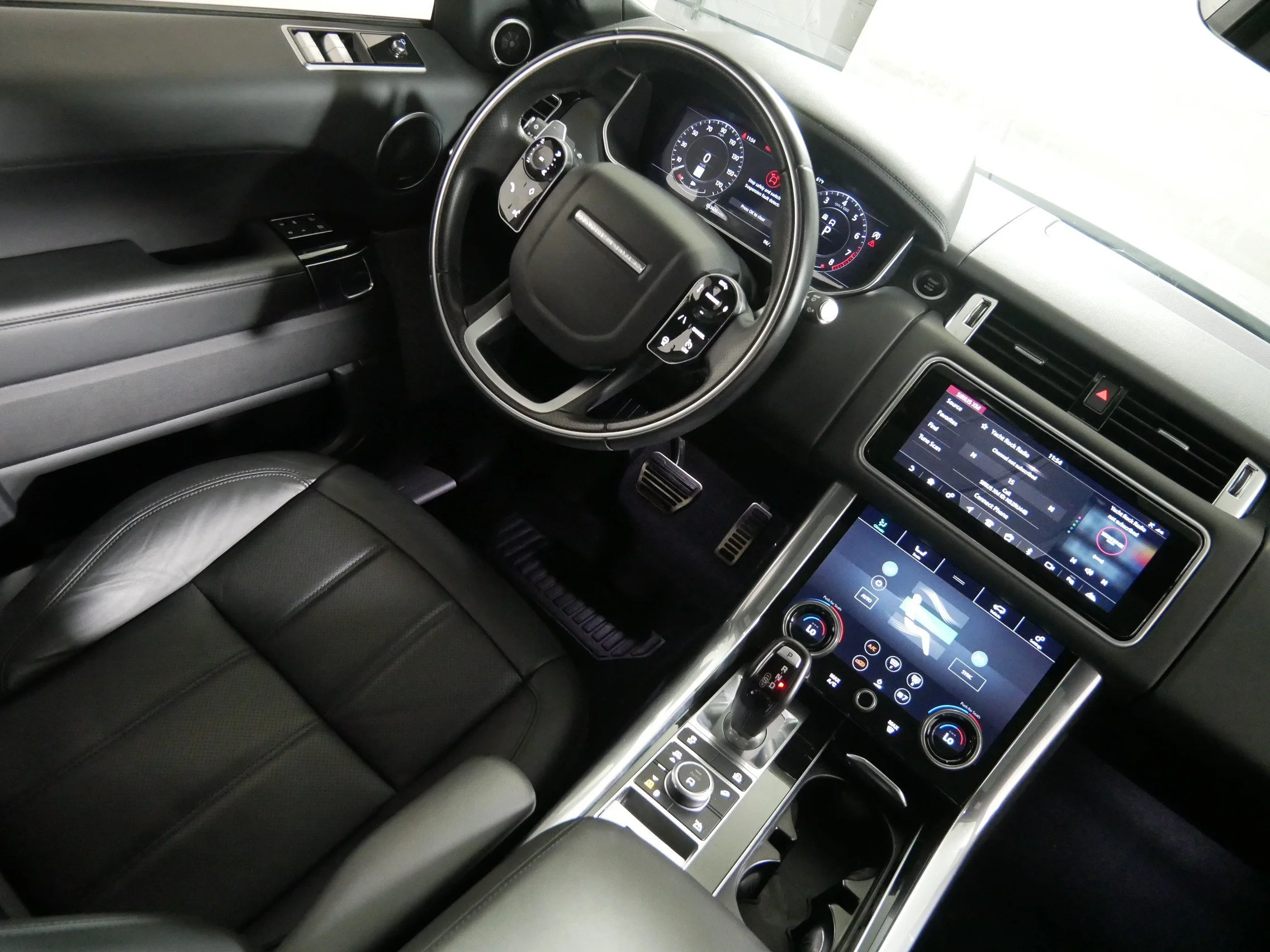 Used 2021 Eiger Grey Metallic Land Rover HSE Dynamic image 9
