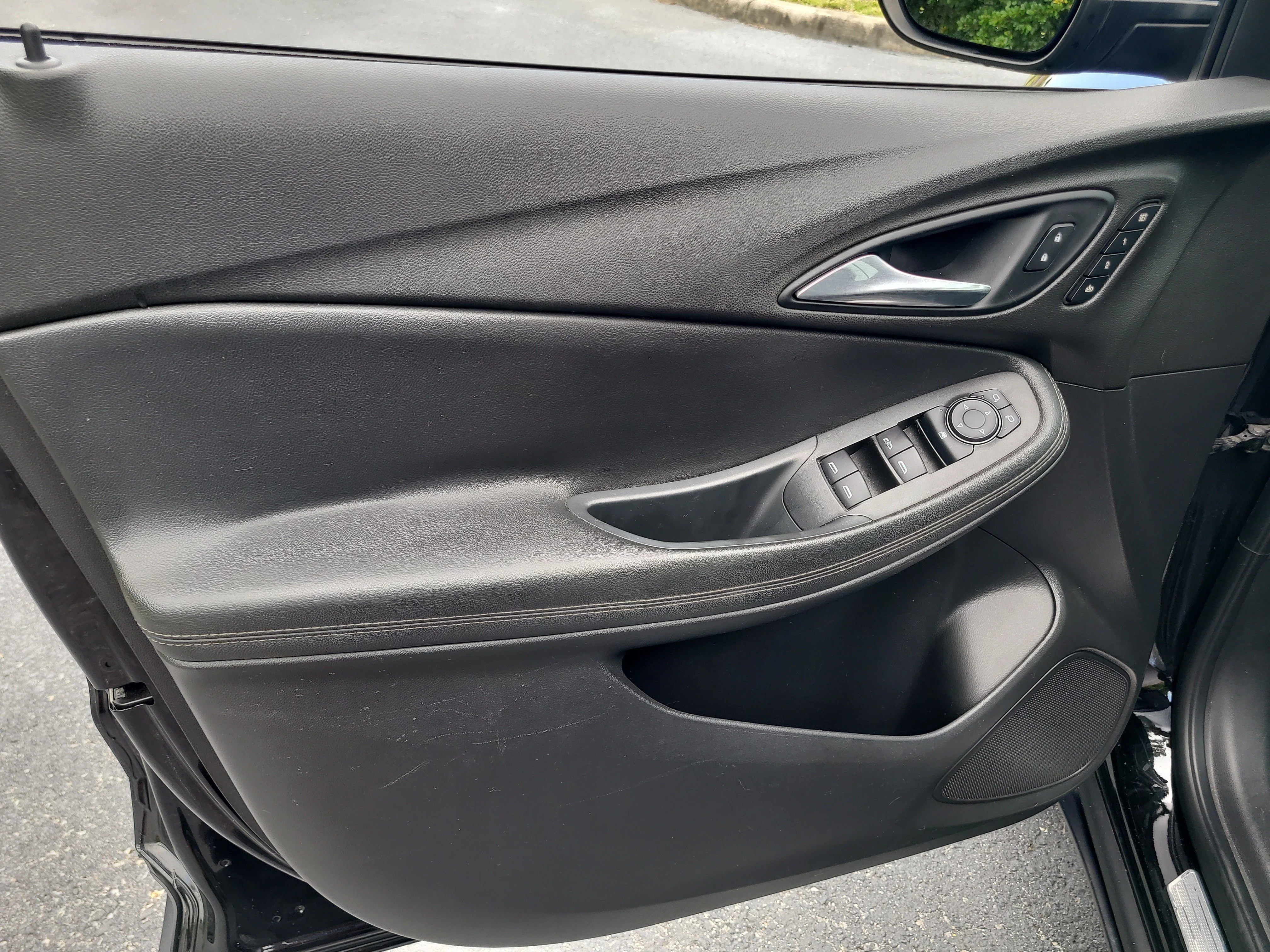Used 2020 Ebony Twilight Metallic Buick Essence image 15