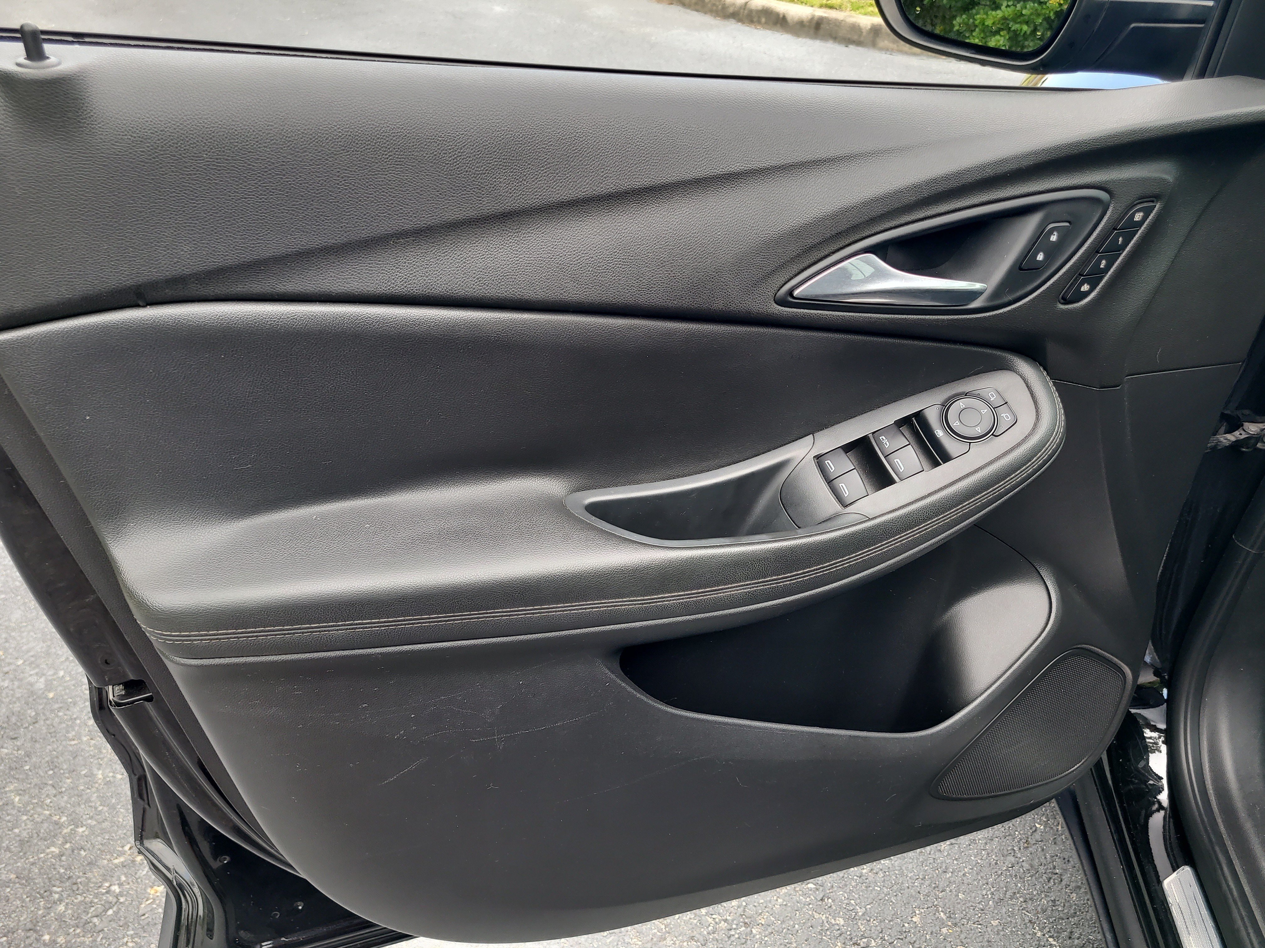 Used 2020 Ebony Twilight Metallic Buick Essence image 15