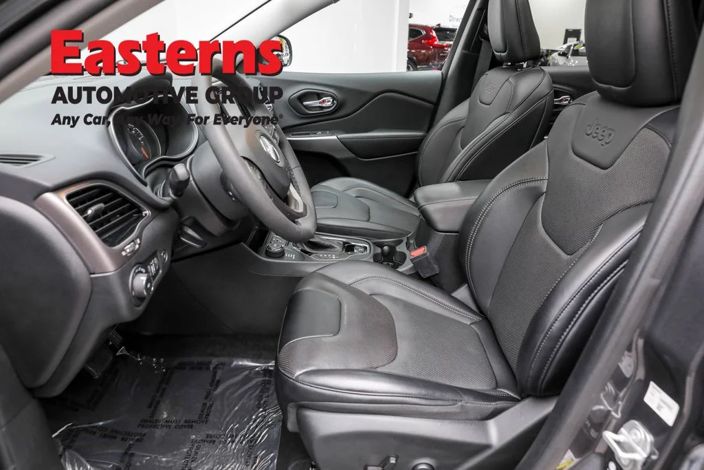 Used 2022 Gray Jeep Limited image 14