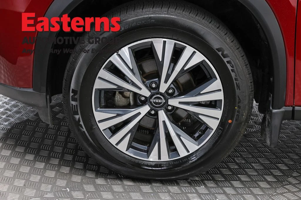 Used 2023 Red Nissan SV image 32