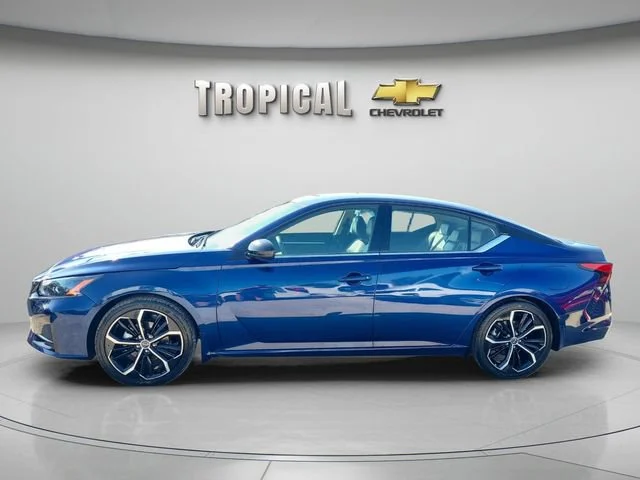 Used 2024 Blue Nissan 2.5 SR image 2