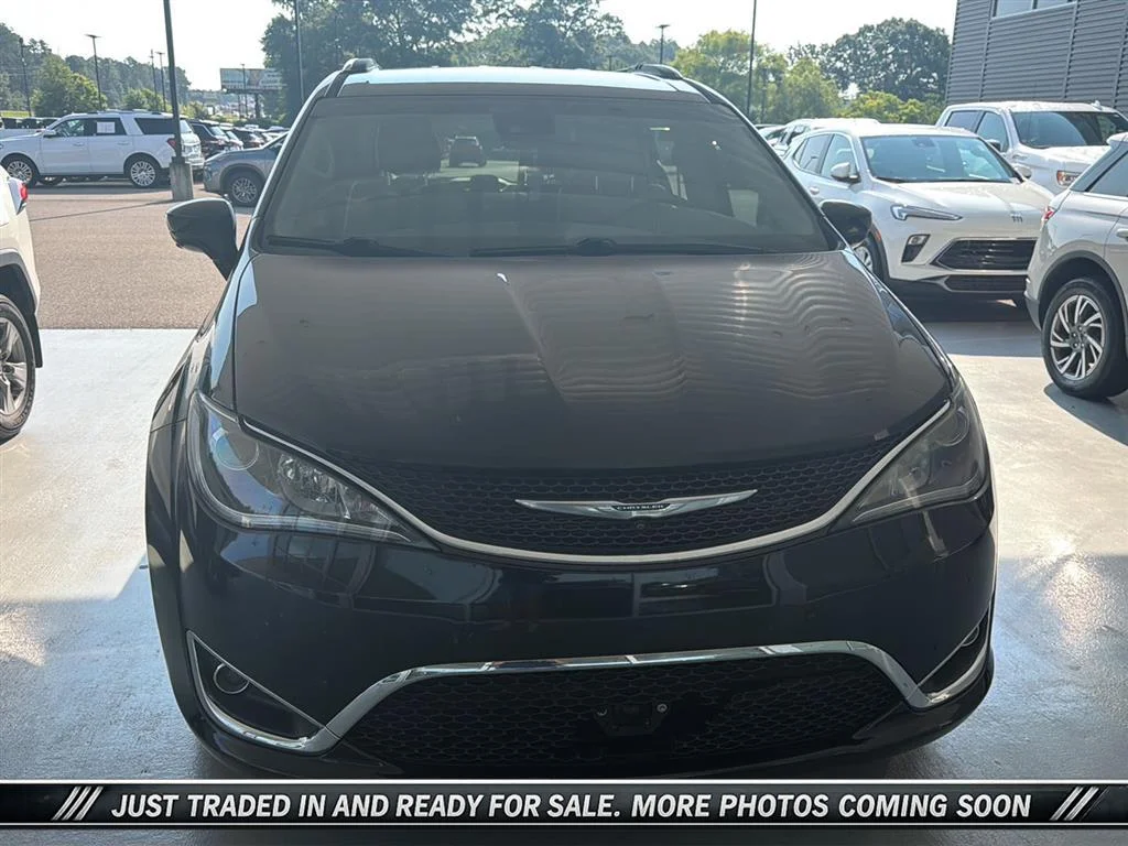 Used 2020 Brilliant Black Crystal Pearlcoat Chrysler Touring L Plus image 3