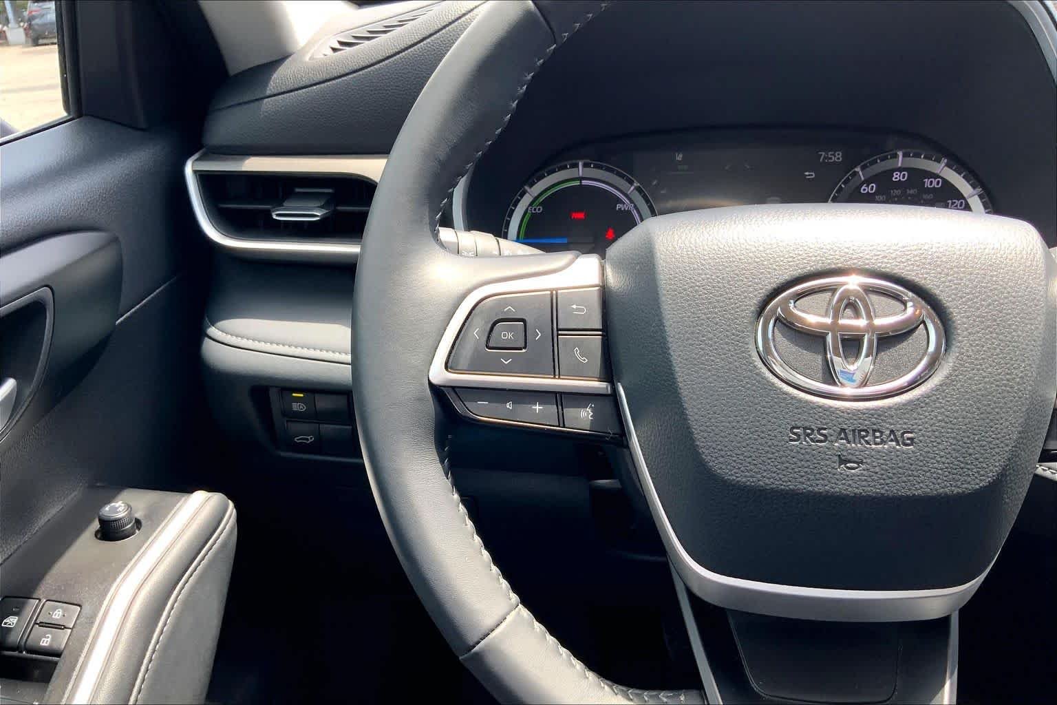 2025 Toyota Highlander XLE - Photo 24