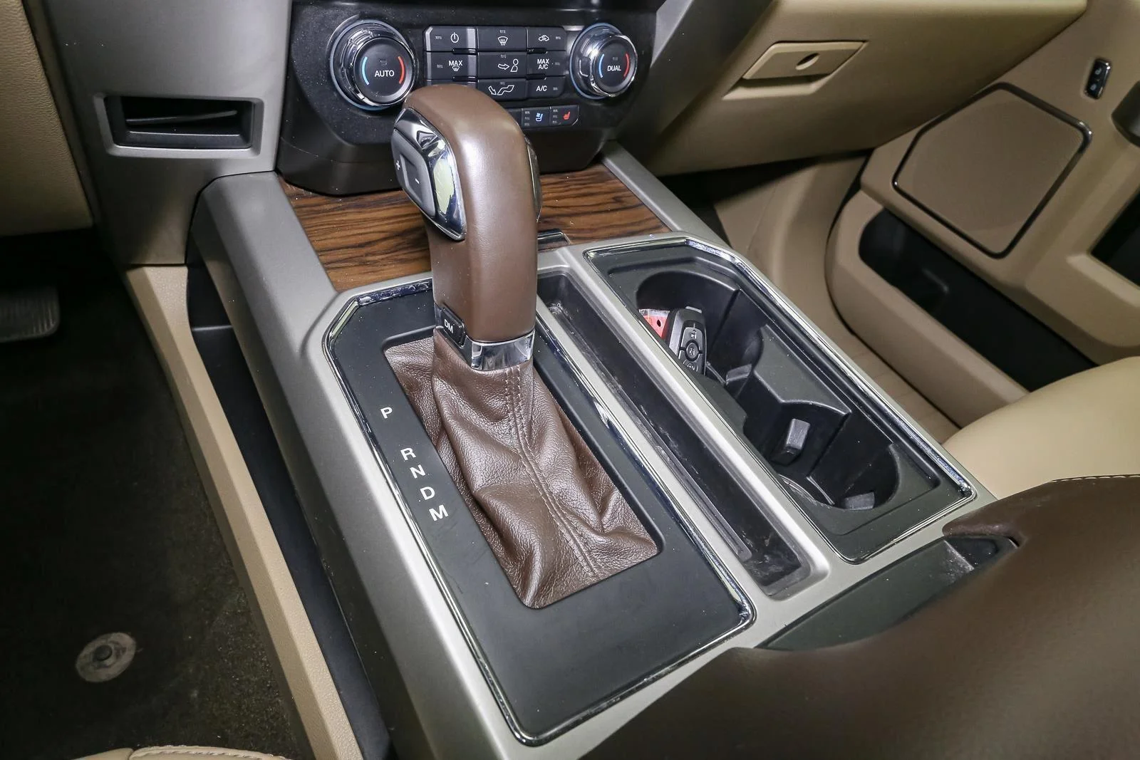 Used 2020 Silver Spruce Ford LARIAT image 33