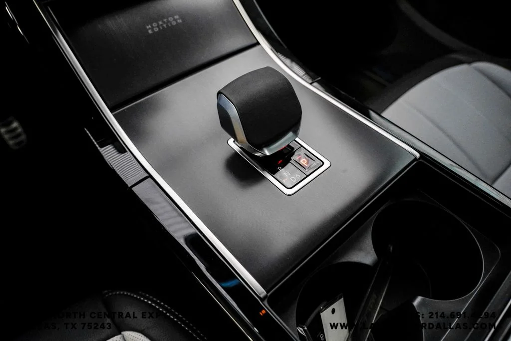 New 2026 Tribeca Blue Metallic Land Rover Hoxton Edition image 23