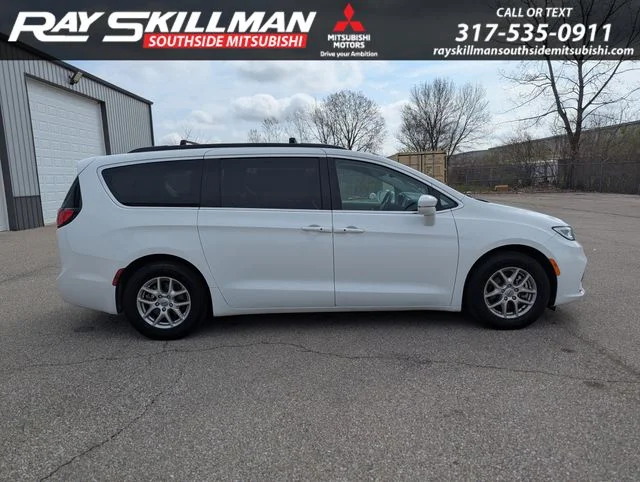 Used 2022 White Chrysler Touring L image 4